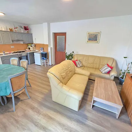 Apartman In 37973 *