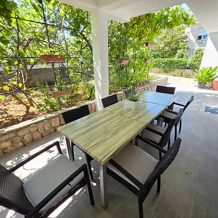 Apartman In 37973 Novi Vinodolski
