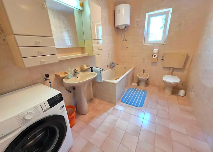 Apartman In 37973 Novi Vinodolski