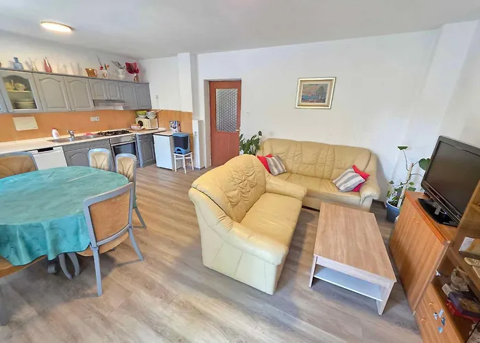 Apartman In 37973 *